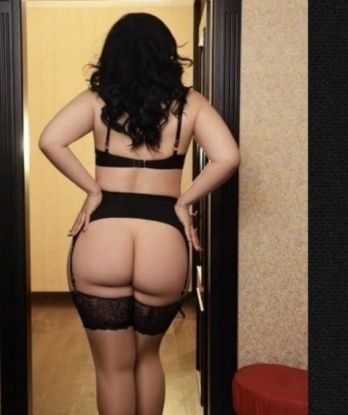 Знойная брюнетка с обворожительной улыбкой приглашает в гости джентльмена для приятного времяпровождения. Я знаю, что тебе нужно! 4406, 1985 лет